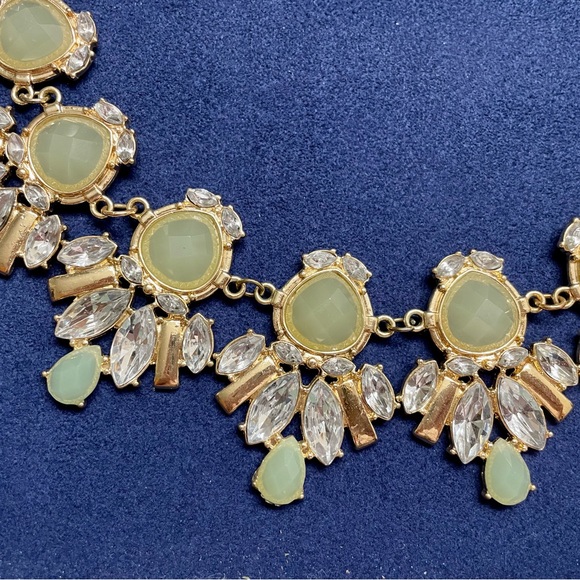 Vintage Green and gold tone statement necklace - Picture 3 of 4